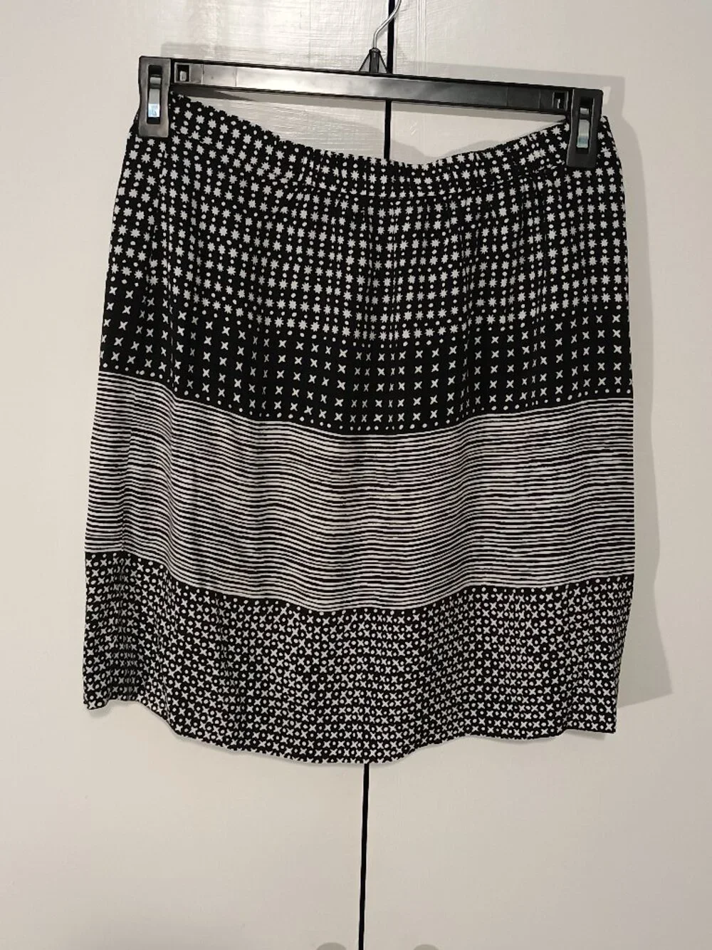 LOFT Black White Mixed Print A-Line Skirt Size 4 | Striped Geometric Mini Skirt